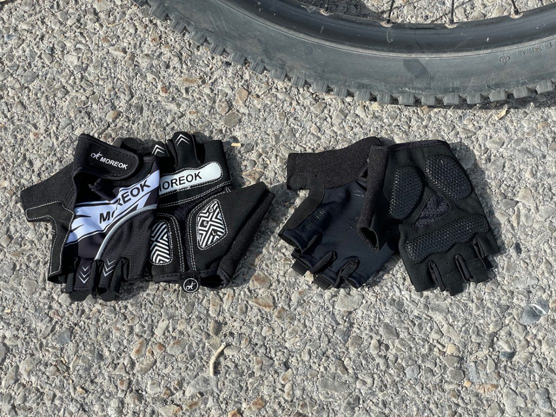 Testing out Moreok Mountain Biking Gloves hike.ski